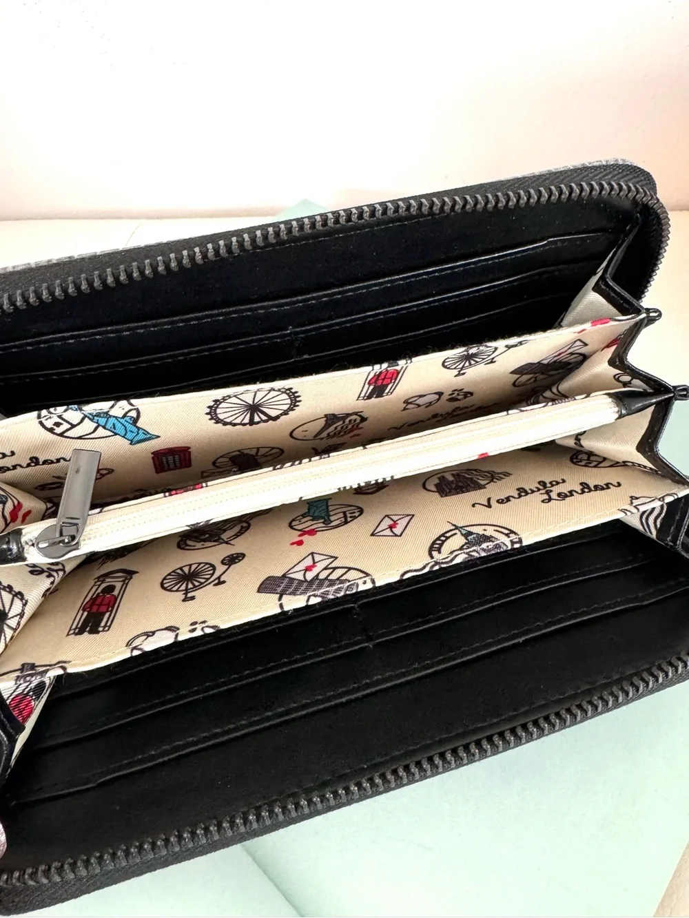 Rare Vendura House of Jazz Zip around Wallet - Black with Red & Gold Details
